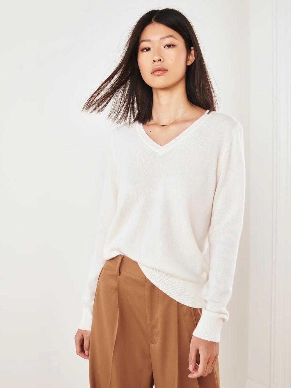 Quince NWT Mongolian Cashmere V-Neck Sweater Size Medium in Ivory